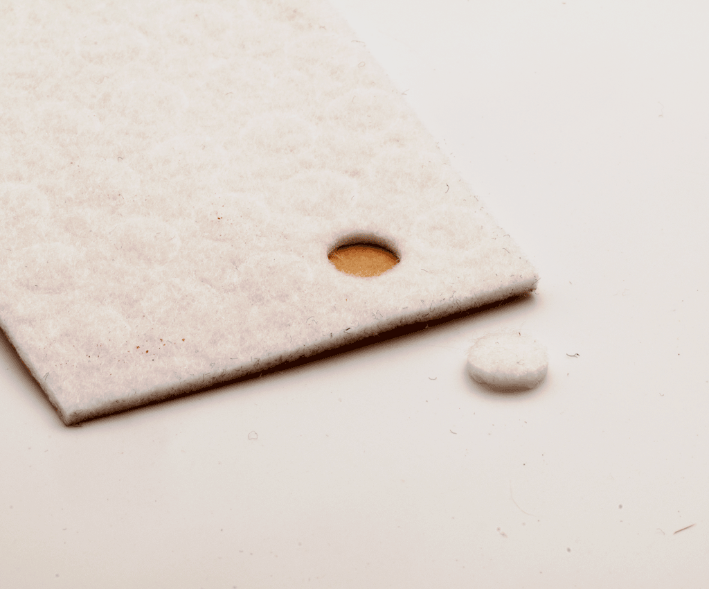 Möbeltassar, vit (10mm) utstansad